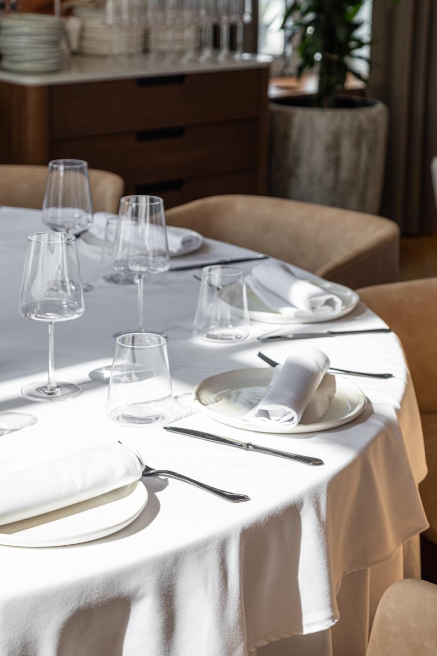 Restaurant tablecloth cleaning